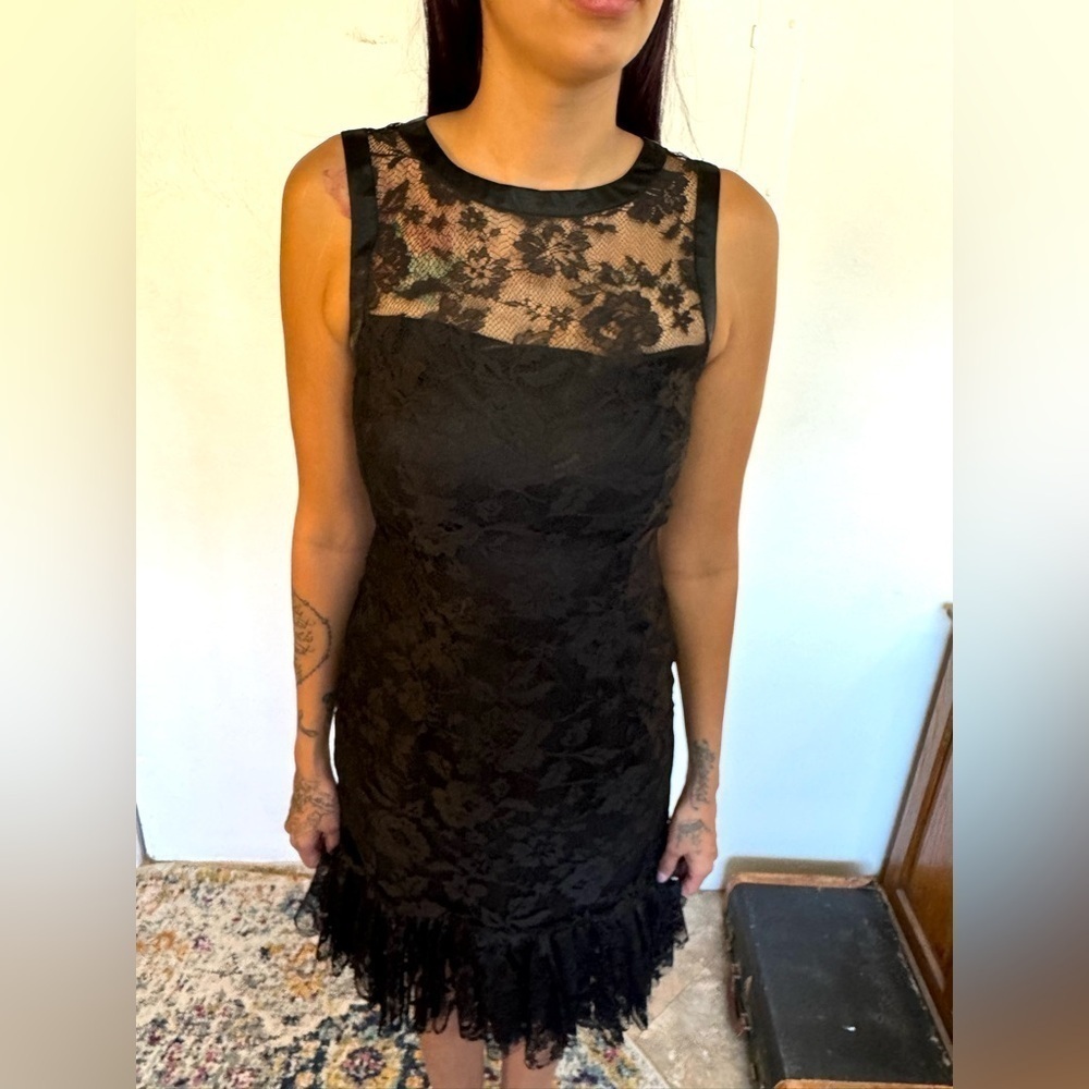 Size 6 Max and Cleo Lace black dress with ruffle detail. Fitted mini dress - Picture 4 of 12